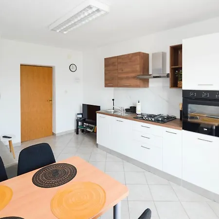 Maja Apartment Pag Town